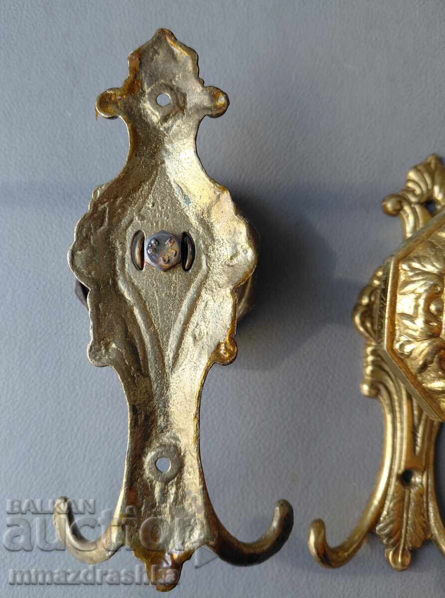 Auction  3 bronze hangers