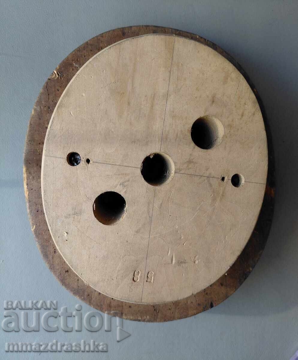 Auction  19th-century hat mold