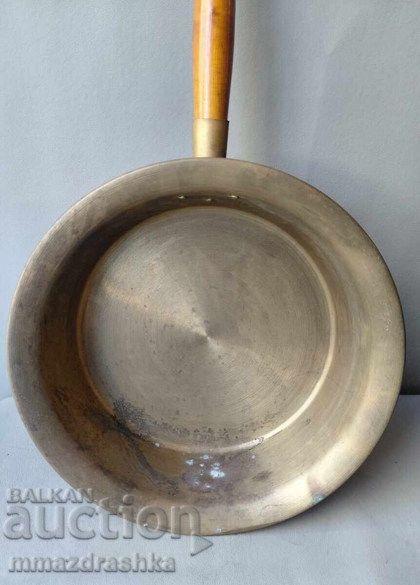 Large and very old bronze pan with price € 1.50 | 2.93 BGN