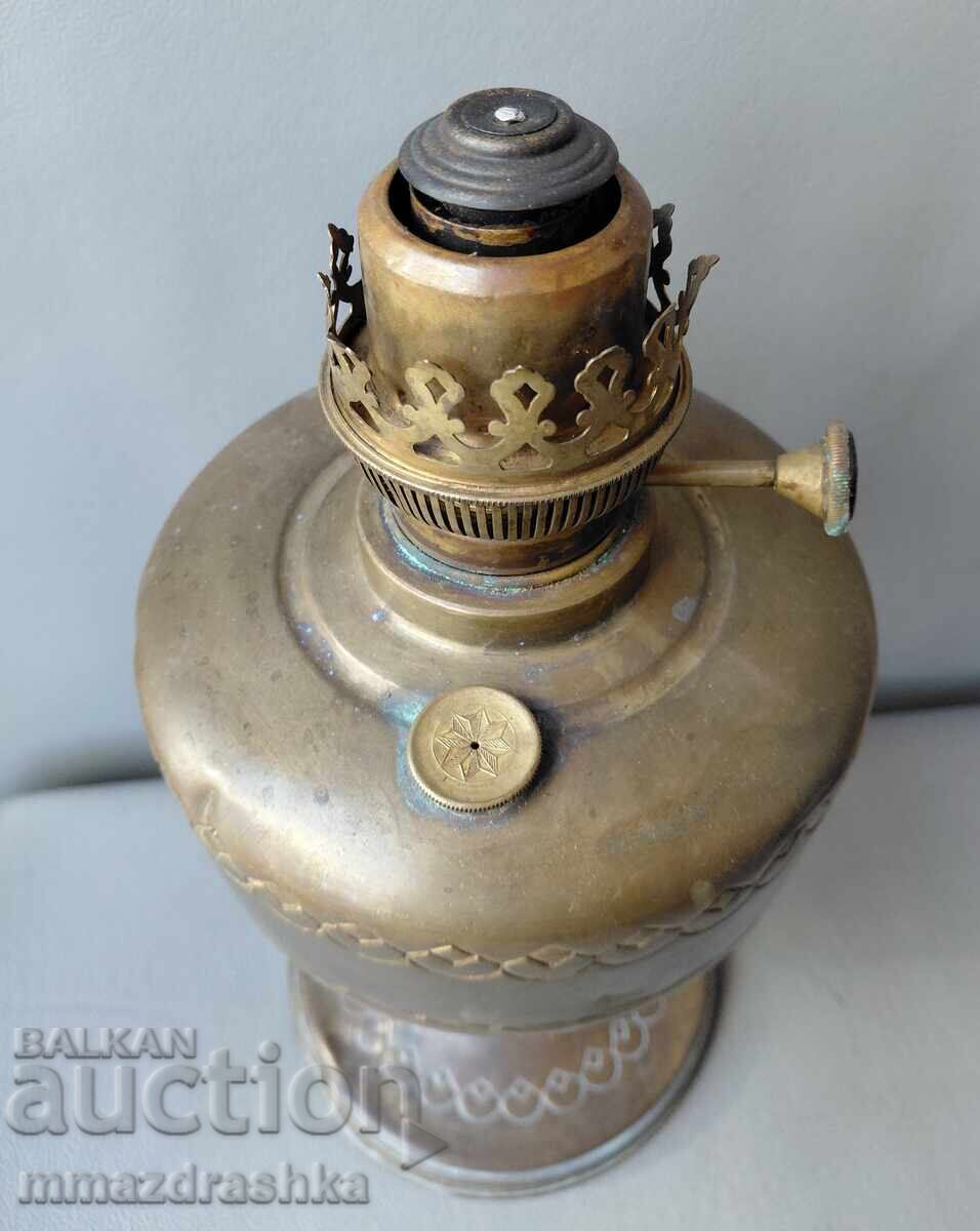 Auction  Old bronze lamp