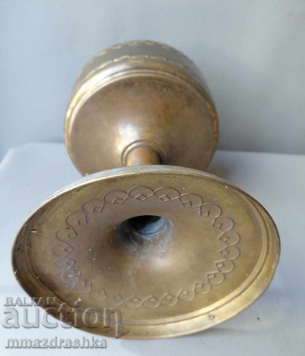 Delivery of Old bronze lamp