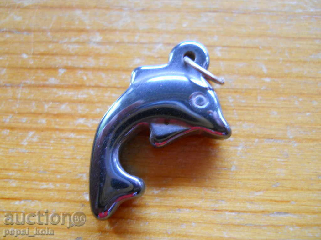 Medalion - delfin din hematit