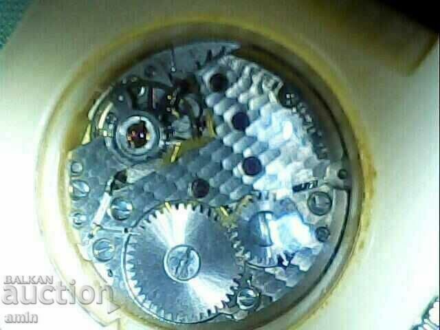 πανέμορφο mikan4en 4asovnik λειτουργεί τέλεια με τιμή € 10.00 | 19.56 BGN