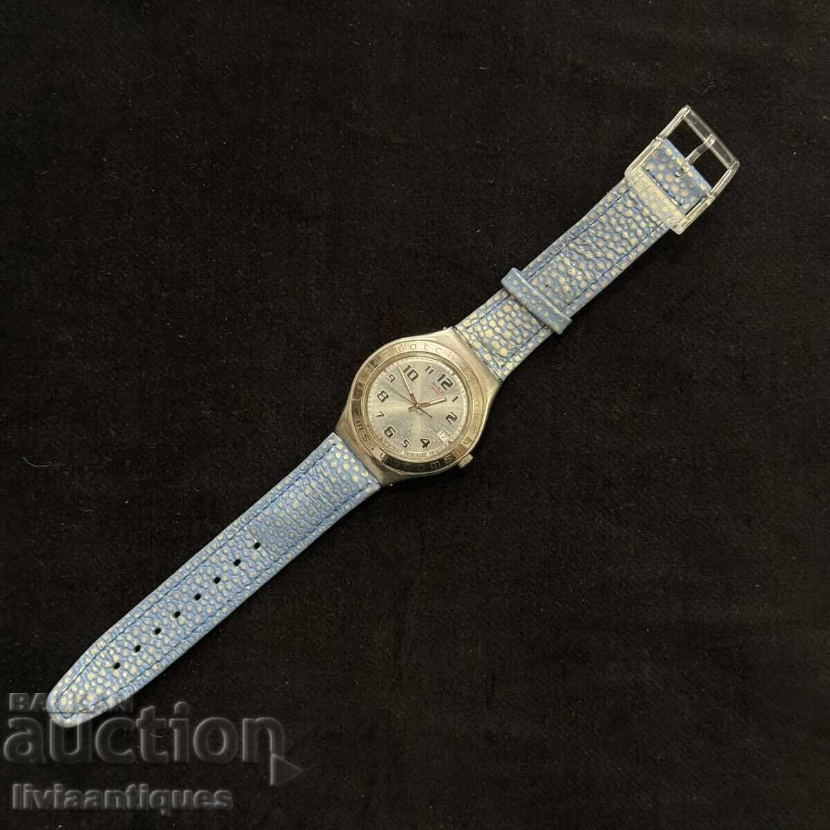 Ceas de damă stilat Swatch cu design elegant