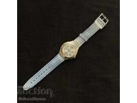 Ceas de damă stilat Swatch cu design elegant