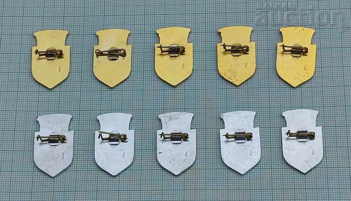 LOT 10 INSIGNE STEMĂ MĂGLIJ cu preț € 6.50 | 12.71 BGN