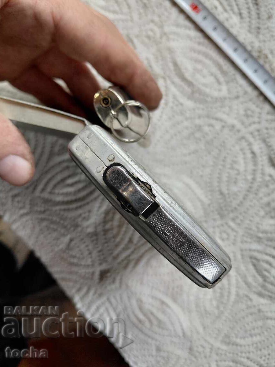 Delivery of old lighters, lot one, interesting