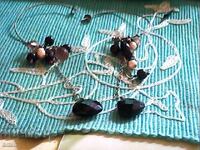 обици със естествен камък