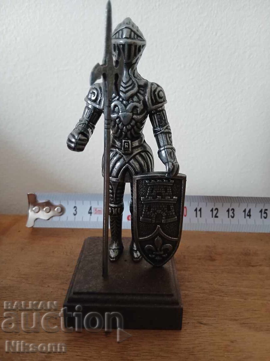 Delivery of white metal knight figurine