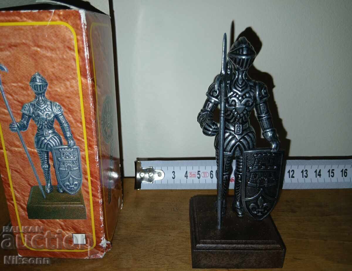 Figurină cavaler din metal alb