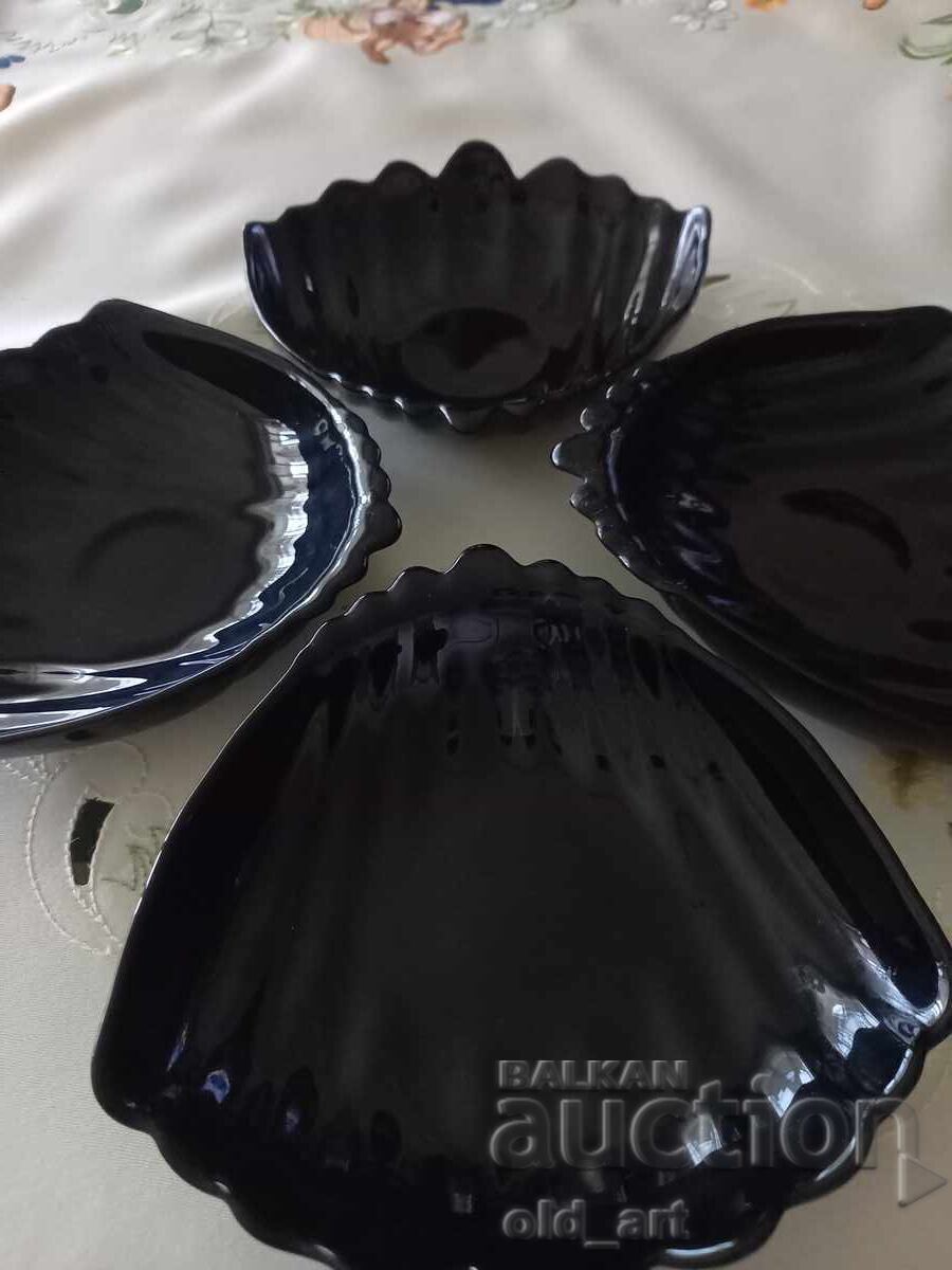 Delivery of Tempered black glass shell-shaped platter Delivery of Tempered black glass shell-shaped platter