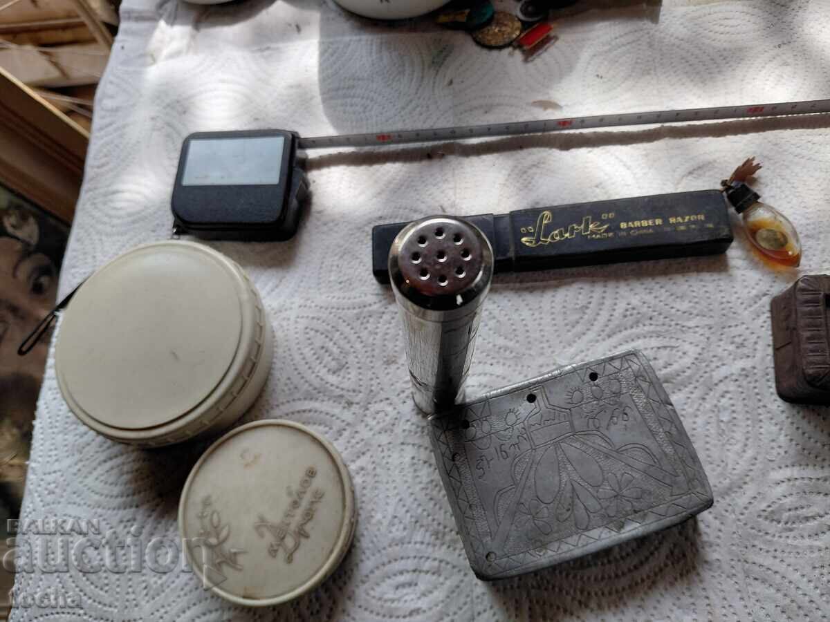 Δημοπρασία Παρτίδα 1, παλιά κουτιά και διάφορα άλλα