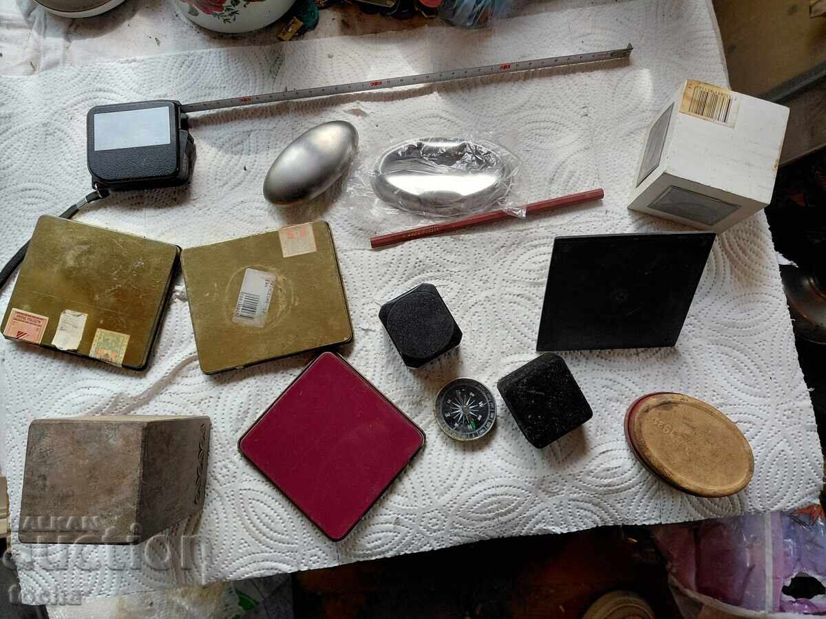 лот 2-ри , стари кутии и разни други - 5