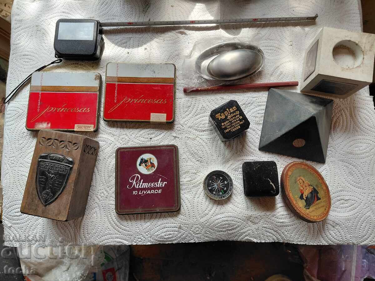 лот 2-ри , стари кутии и разни други