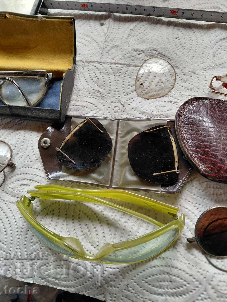 Delivery of Lot 2, old glasses, for parts and/or restoration