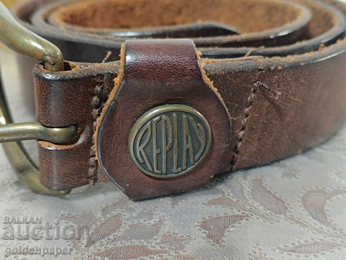 Lichidare nr. 21 Curele și două portofele cu preț € 3.00 | 5.87 BGN