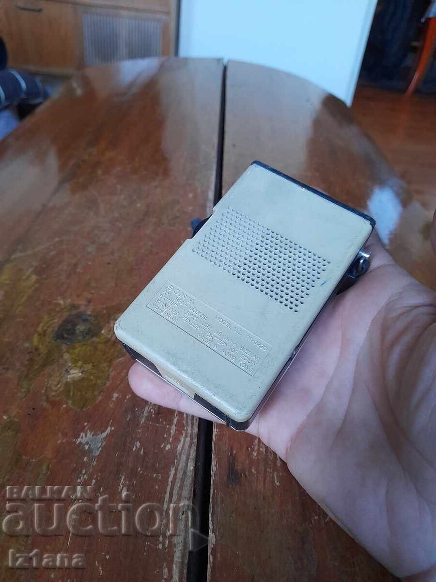 Delivery of Old radio, Sony TR-3230 radio receiver