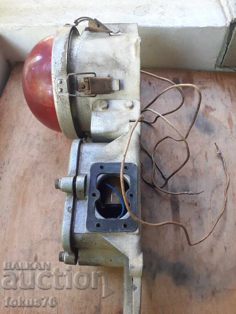 Παράδοση Παλιός σοβιετικός ηλεκτρικός σηματοδοτικός φανός