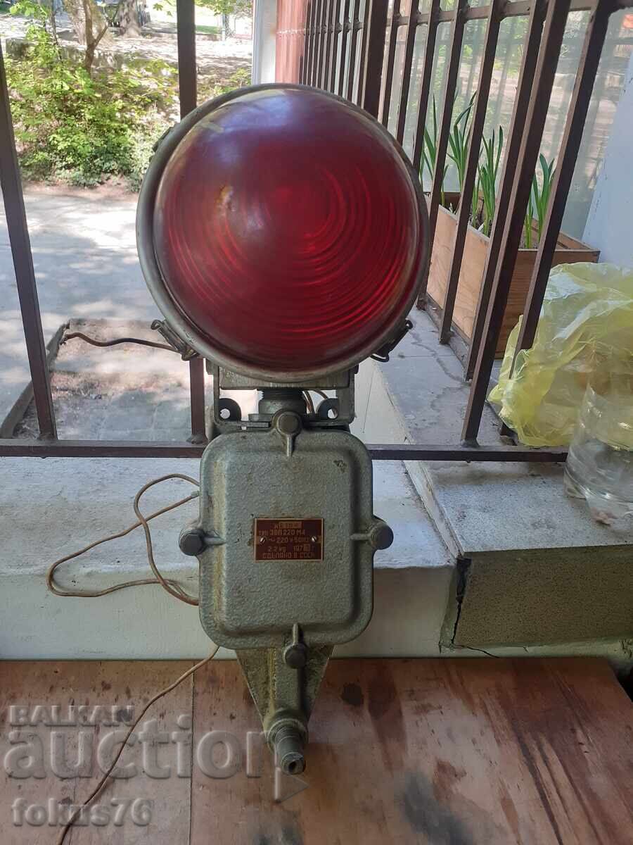 Παλιός σοβιετικός ηλεκτρικός σηματοδοτικός φανός