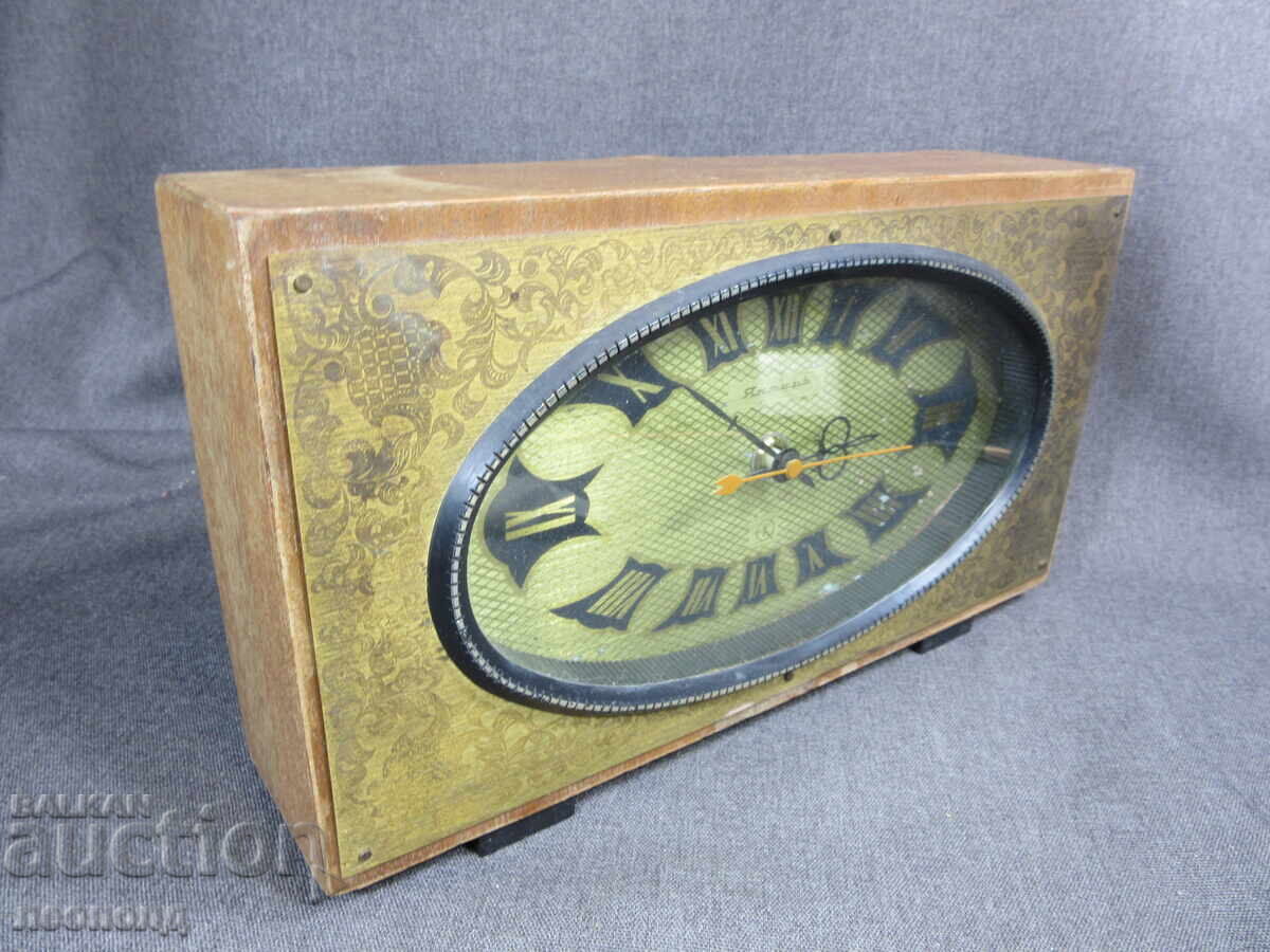 Auction  BZC STAR RETRO ELECTRO-MECHANICAL TABLE CLOCK YANTAR