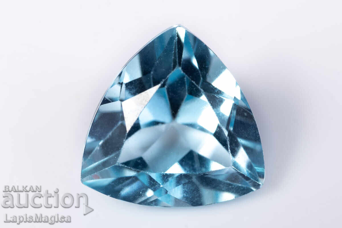 Sky blue topaz 2.90ct 9mm trillion cut