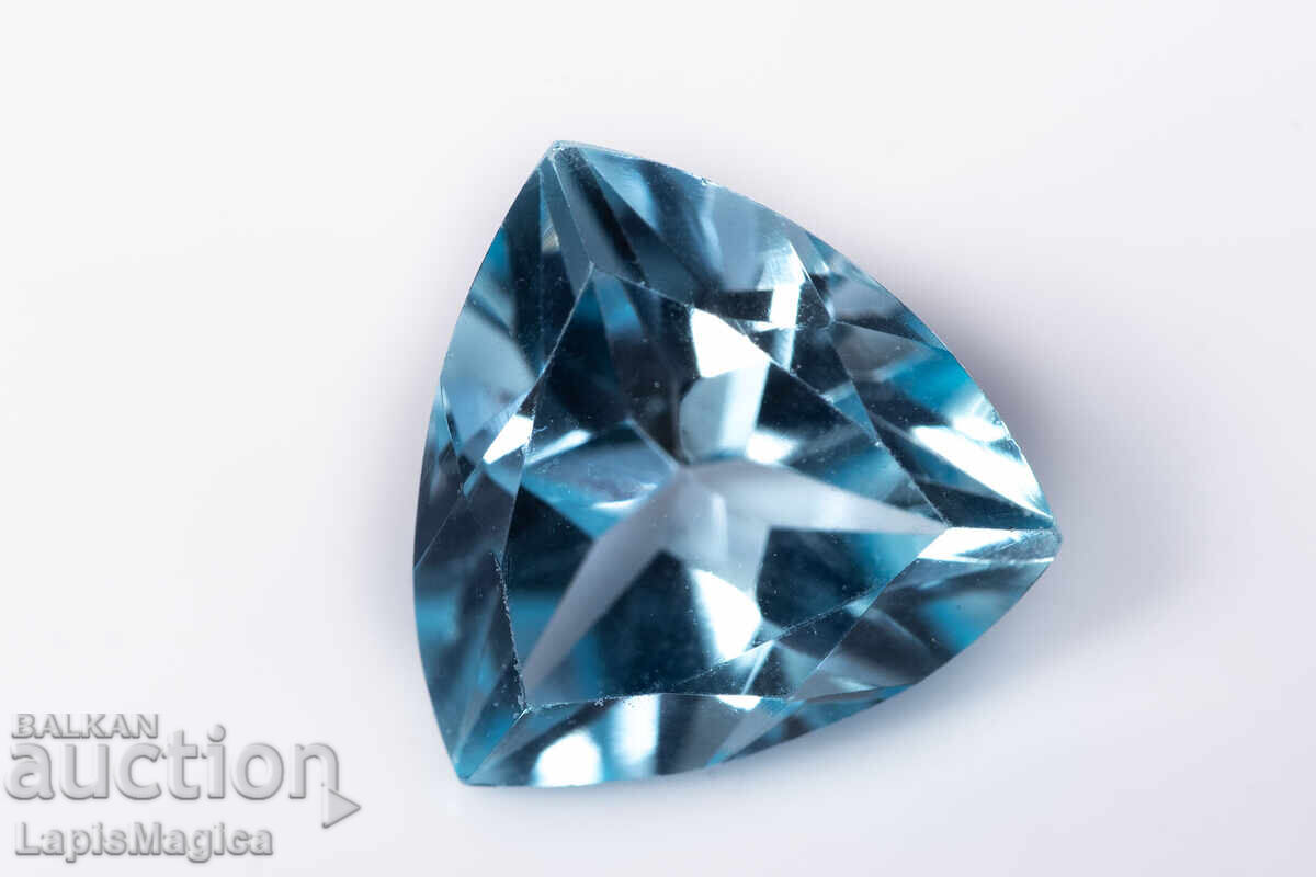 Sky blue topaz 2.95ct, 9mm trillion cut