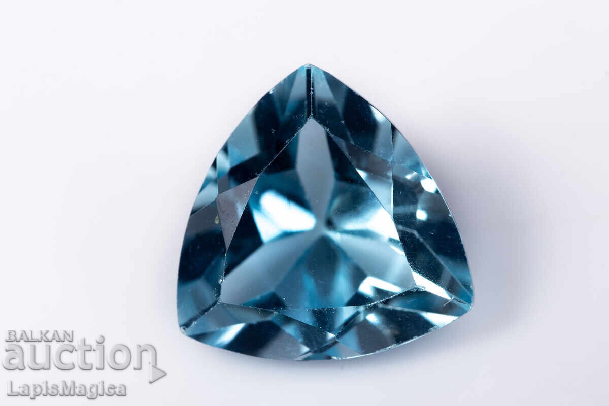 Sky blue topaz 2.96ct 9mm trillion cut