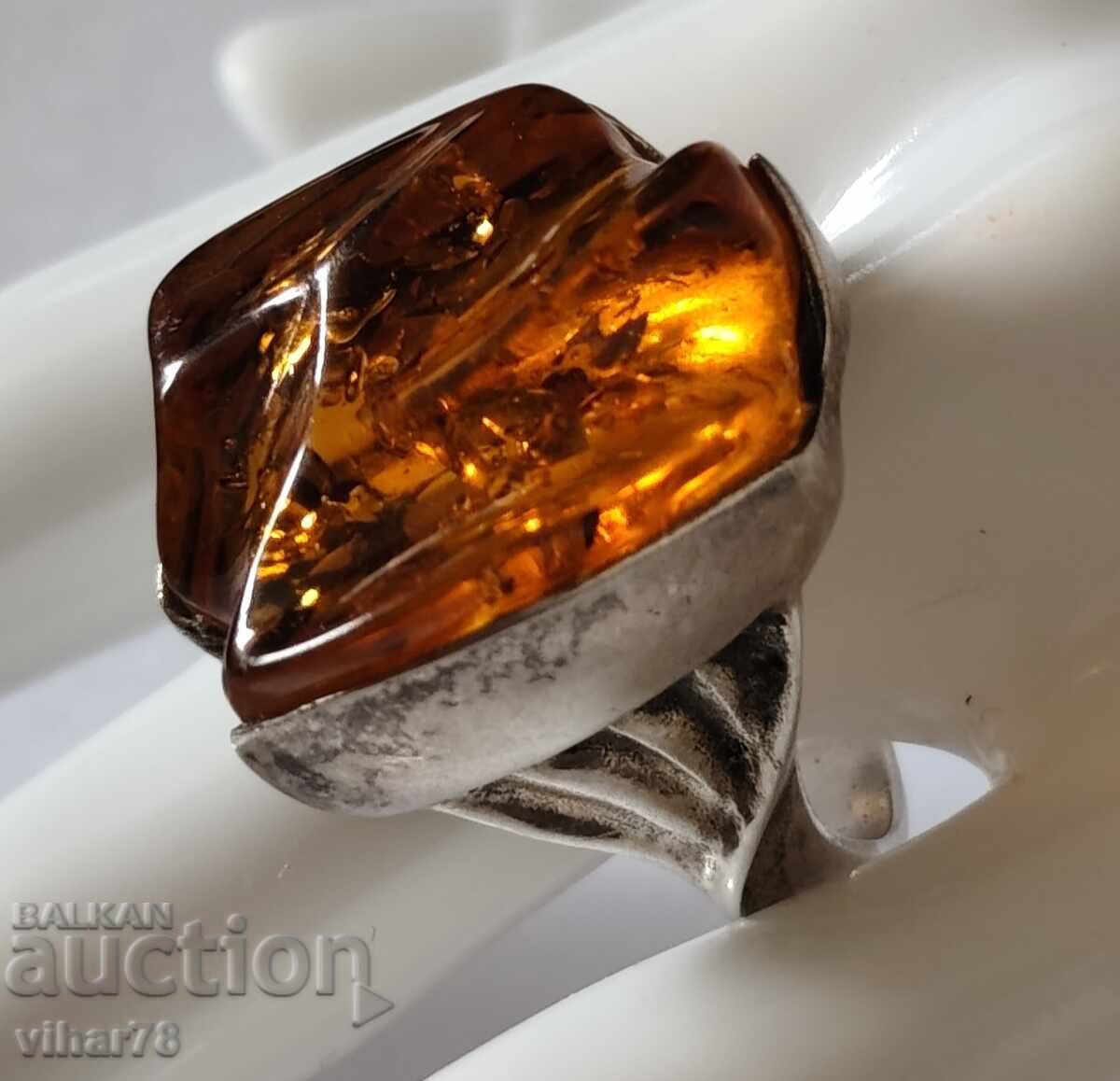 Auction  Women's Silver Ring with Amber