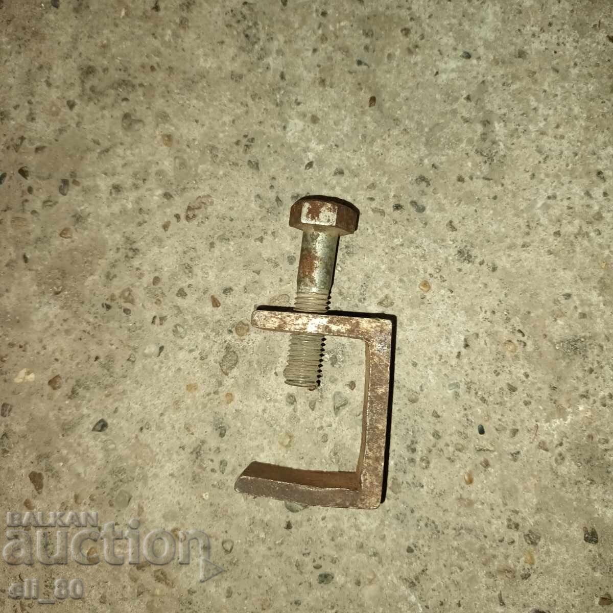 μικρός μεταλλικός σφιγκτήρας με τιμή € 2.00 | 3.91 BGN