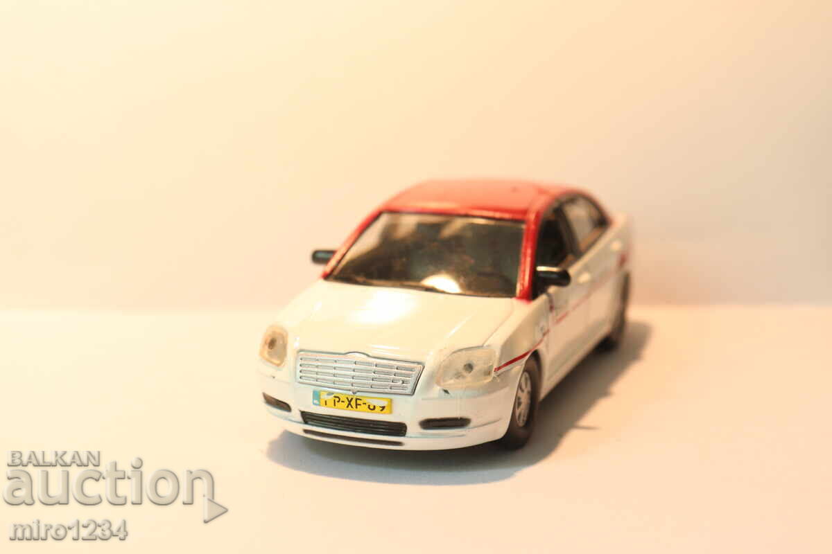 Auction  1/43 TOYOTA AVENSIS TAXI TOY CAR MODEL