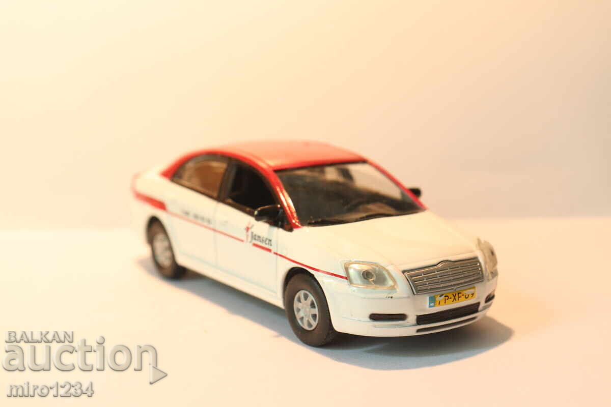 Delivery of 1/43 TOYOTA AVENSIS TAXI TOY CAR MODEL