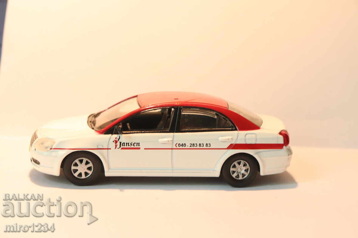 1/43 TOYOTA AVENSIS TAXI TOY CAR MODEL