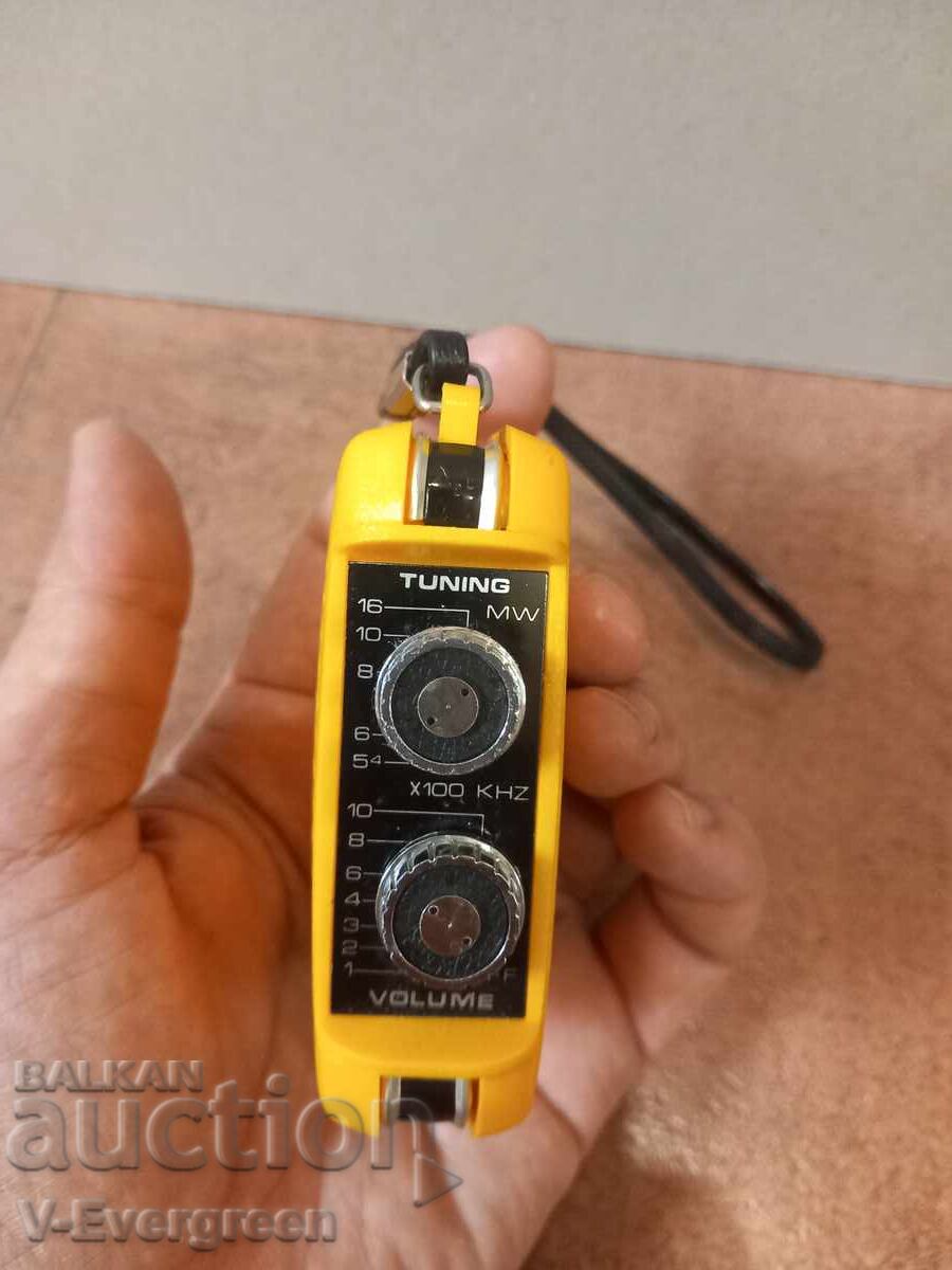 Auction  Vintage EMPEROR transistor radio