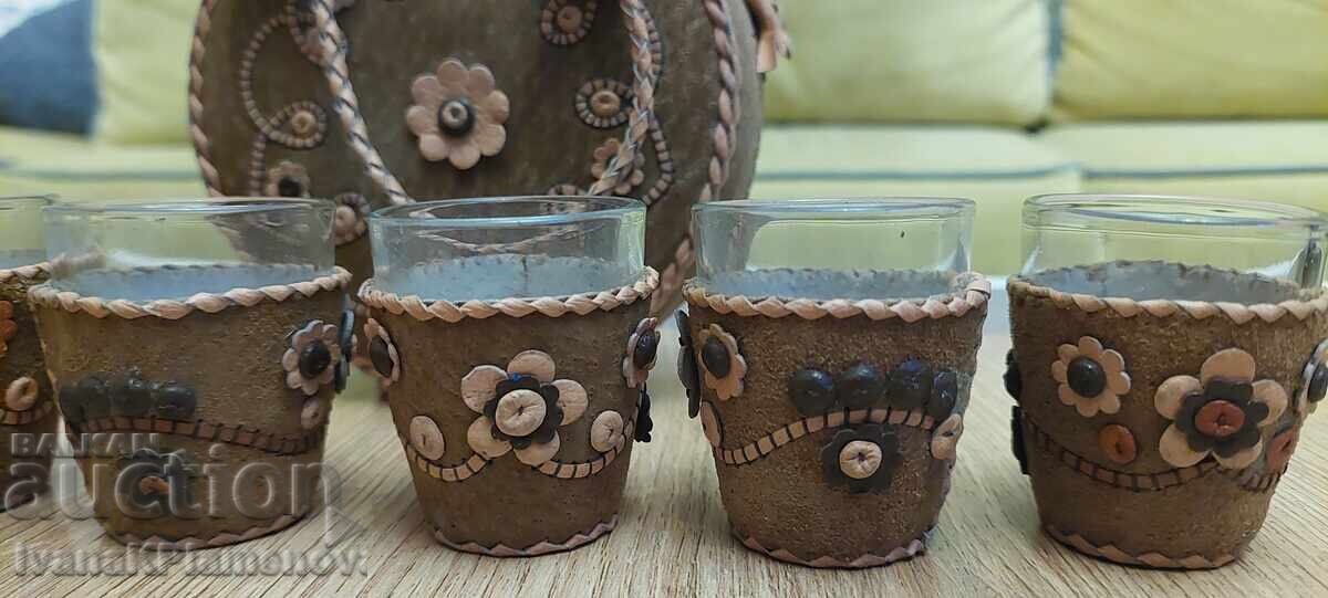 Σετ φιάλη και ποτήρια επενδυμένα με δέρμα για γνώστες με τιμή € 30.00 | 58.68 BGN