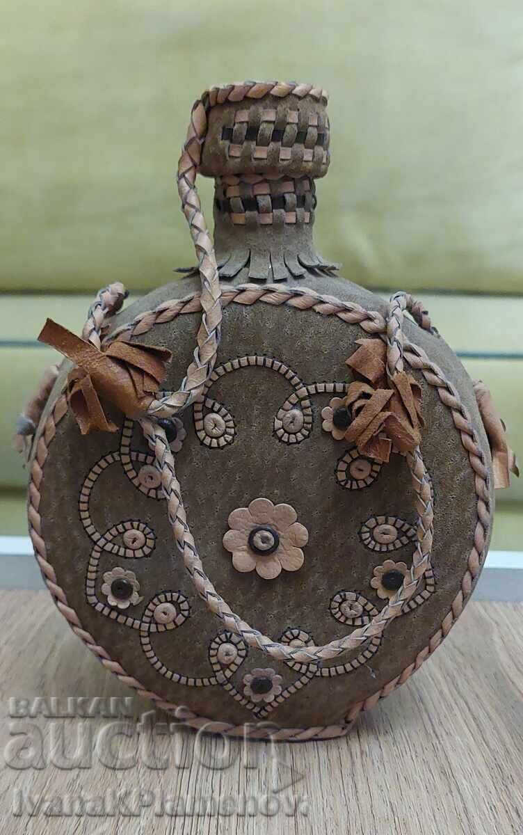 Δημοπρασία Σετ φιάλη και ποτήρια επενδυμένα με δέρμα για γνώστες