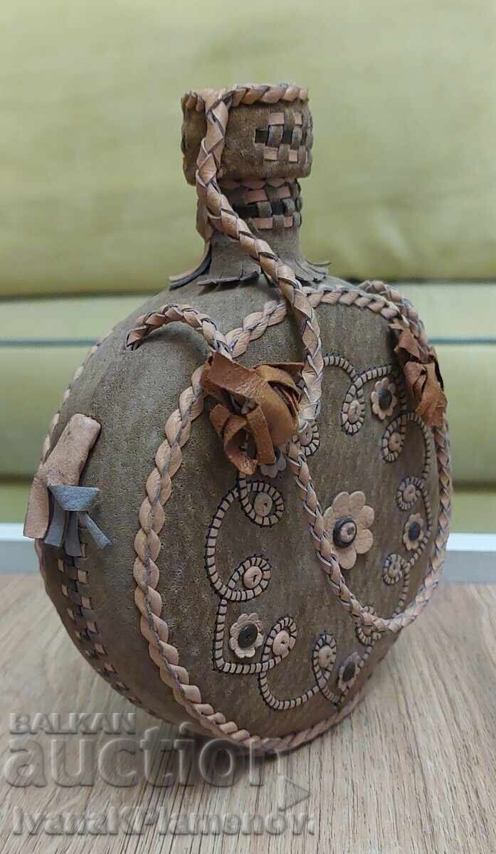 Παράδοση Σετ φιάλη και ποτήρια επενδυμένα με δέρμα για γνώστες