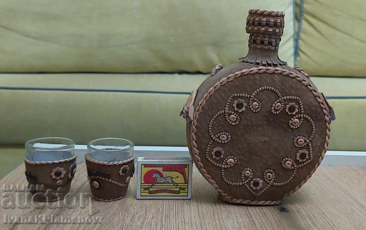 Σετ φιάλη και ποτήρια επενδυμένα με δέρμα για γνώστες - 7