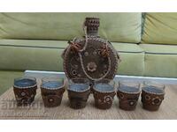 Σετ φιάλη και ποτήρια επενδυμένα με δέρμα για γνώστες