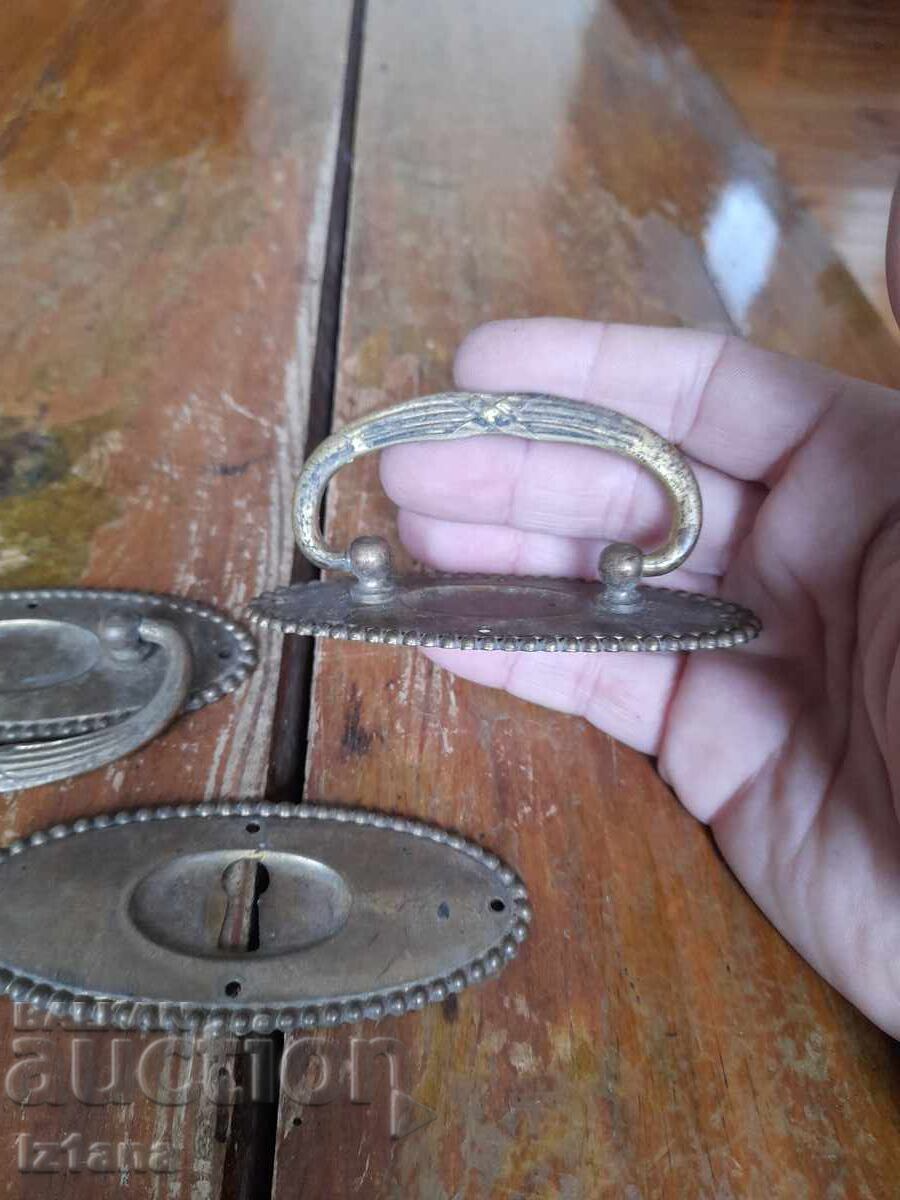 Feronerie veche pentru ladă, încuietoare, mânere cu preț € 42.00 | 82.15 BGN