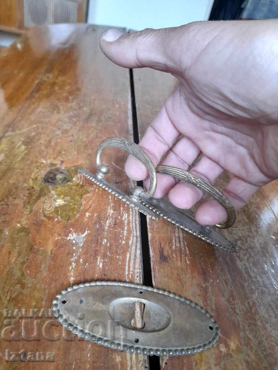 Feronerie veche pentru ladă, încuietoare, mânere - 5