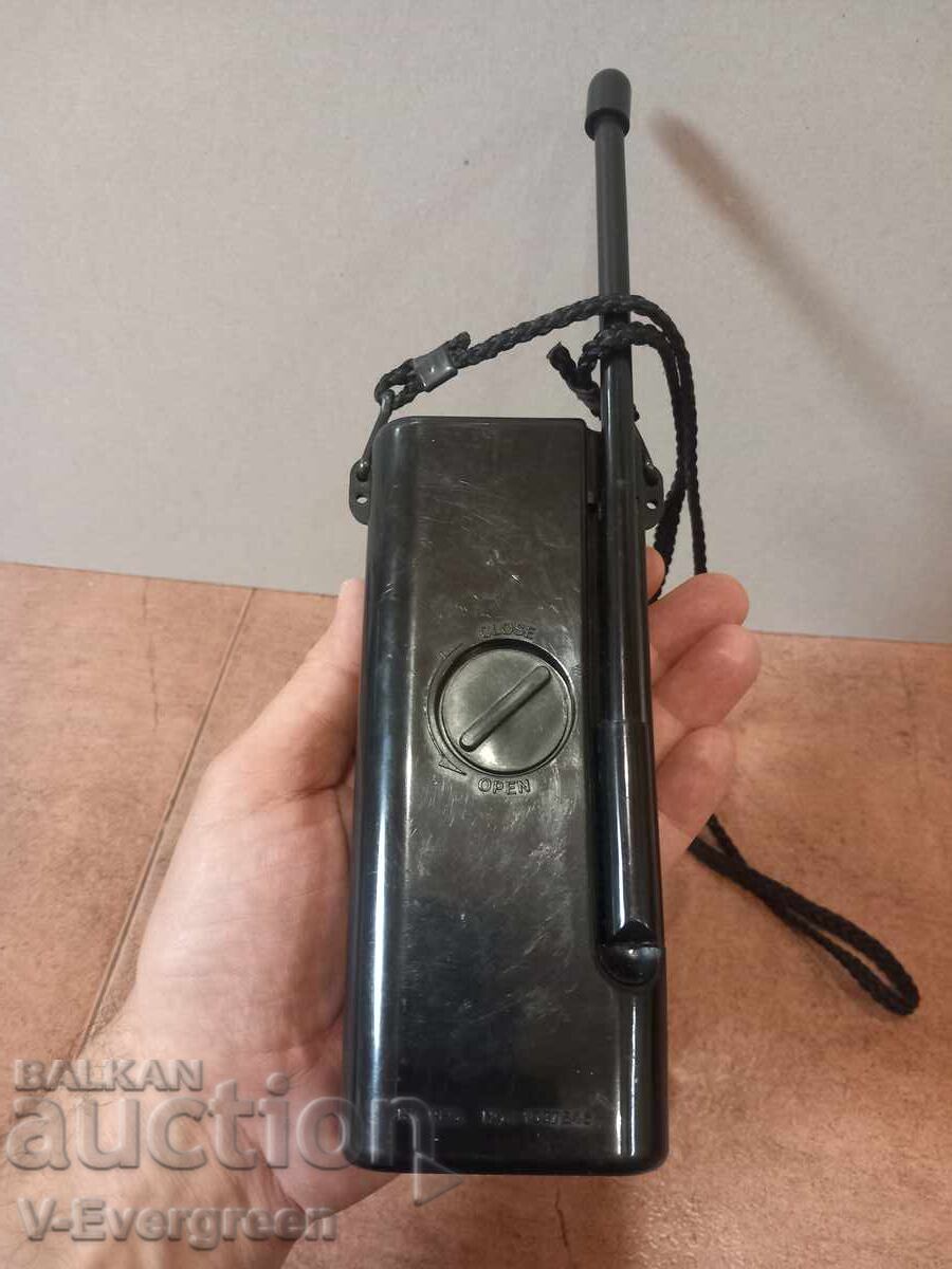 Auction  Old transistor radio