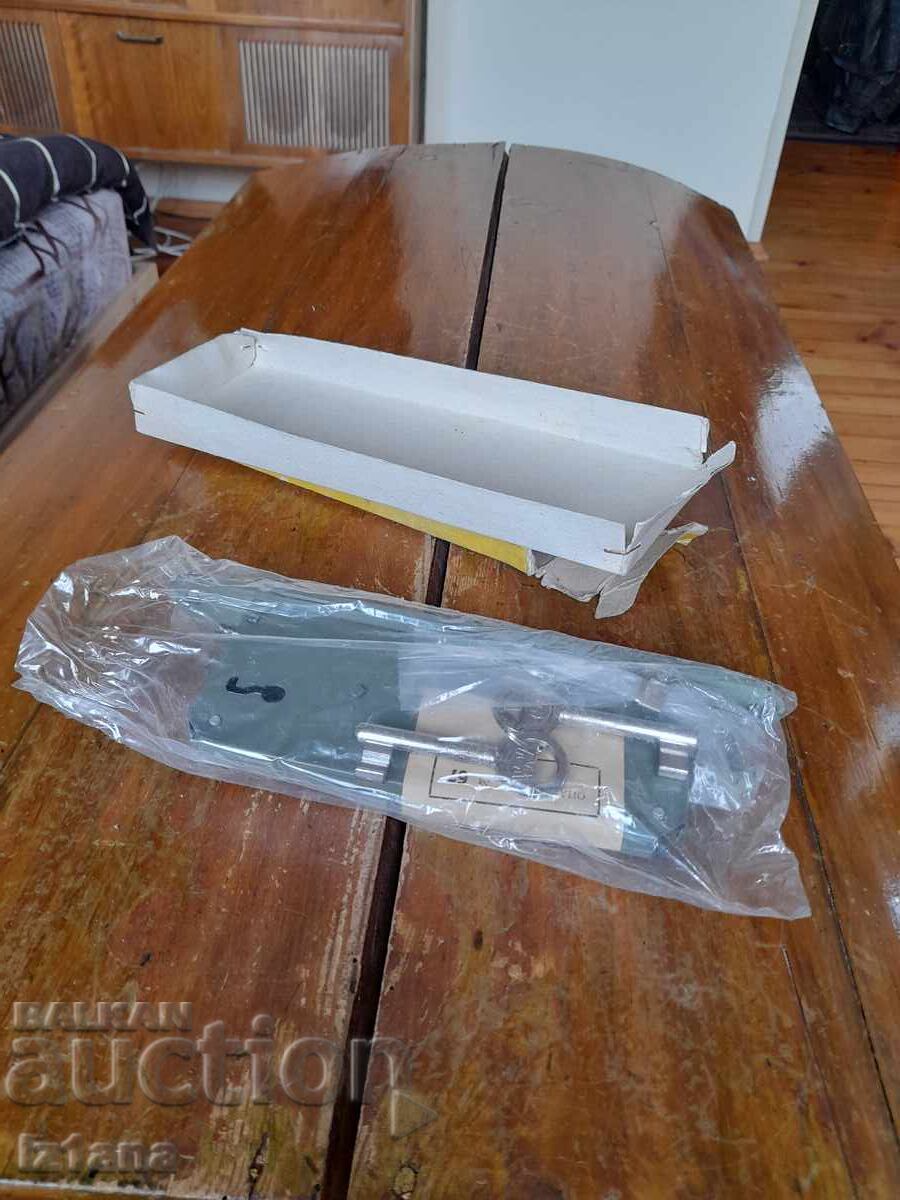 Broască veche de metal cu preț € 22.00 | 43.03 BGN