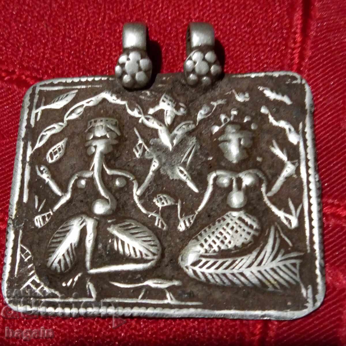 Индийски сребърен амулет от 18-ти век.