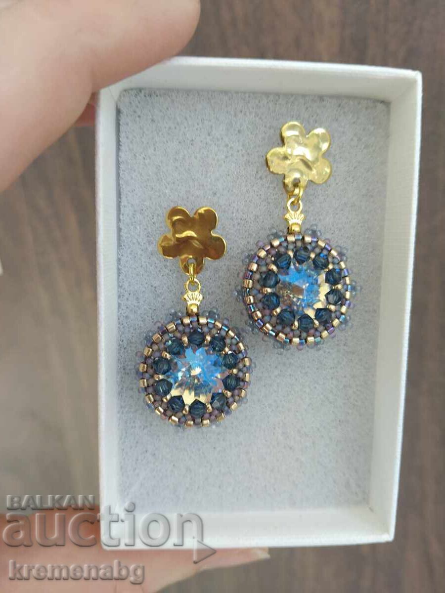 Cercei lucrați manual