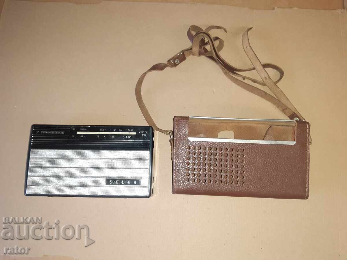 Radio vechi, tranzistor SELGA - URSS cu husă cu preț € 12.00 | 23.47 BGN