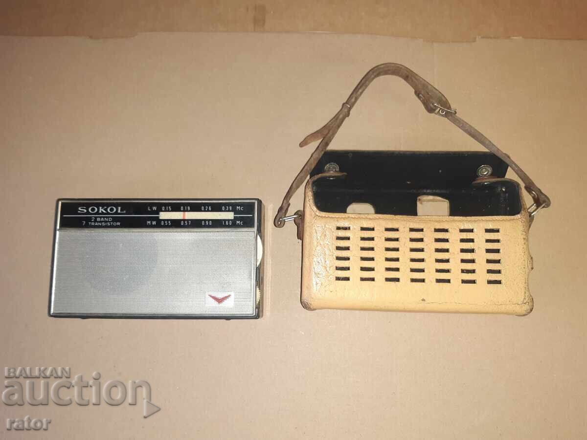 Старо радио , транзистор  СОКОЛ -  СССР , с калъф с цена € 12.00 | 23.47 лв.