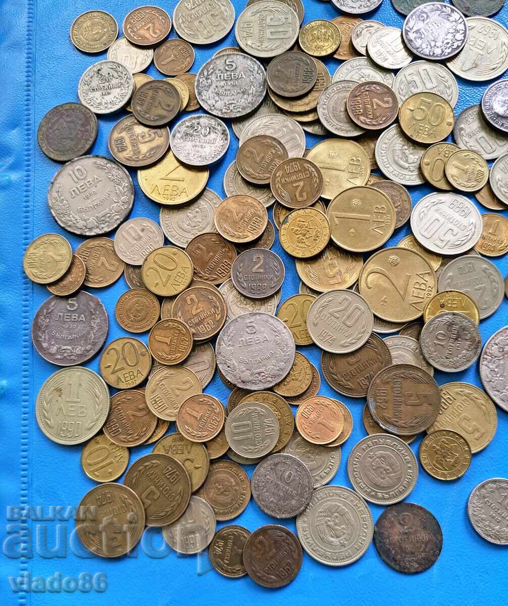 O mulțime de monede vechi regale și sociale bulgare - 5