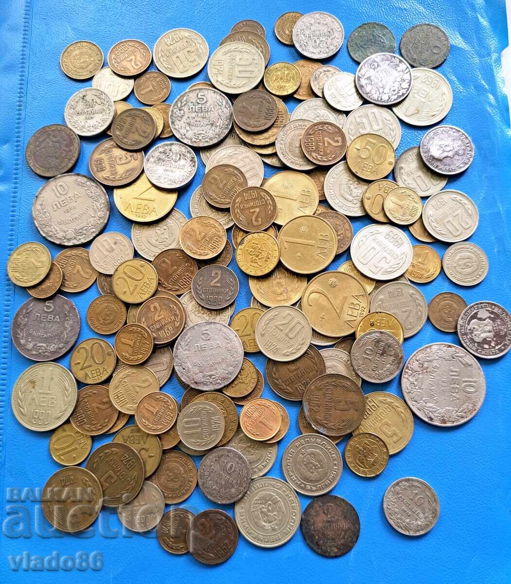 O mulțime de monede vechi regale și sociale bulgare - 7