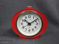 СТАР РЕТРО СОЦ СССР МЕХАНИЧЕН ЧАСОВНИК БУДИЛНИК ЯНТАРЬ