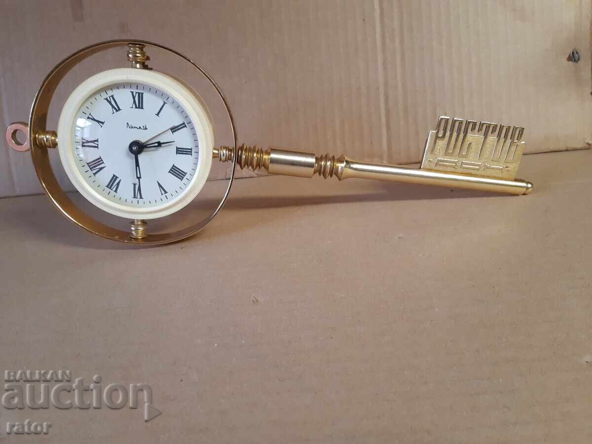 Παλιό μεγάλο ξυπνητήρι, ρολόι με κλειδί VITYAZ, ΕΣΣΔ. Λειτουργεί με τιμή € 24.00 | 46.94 BGN